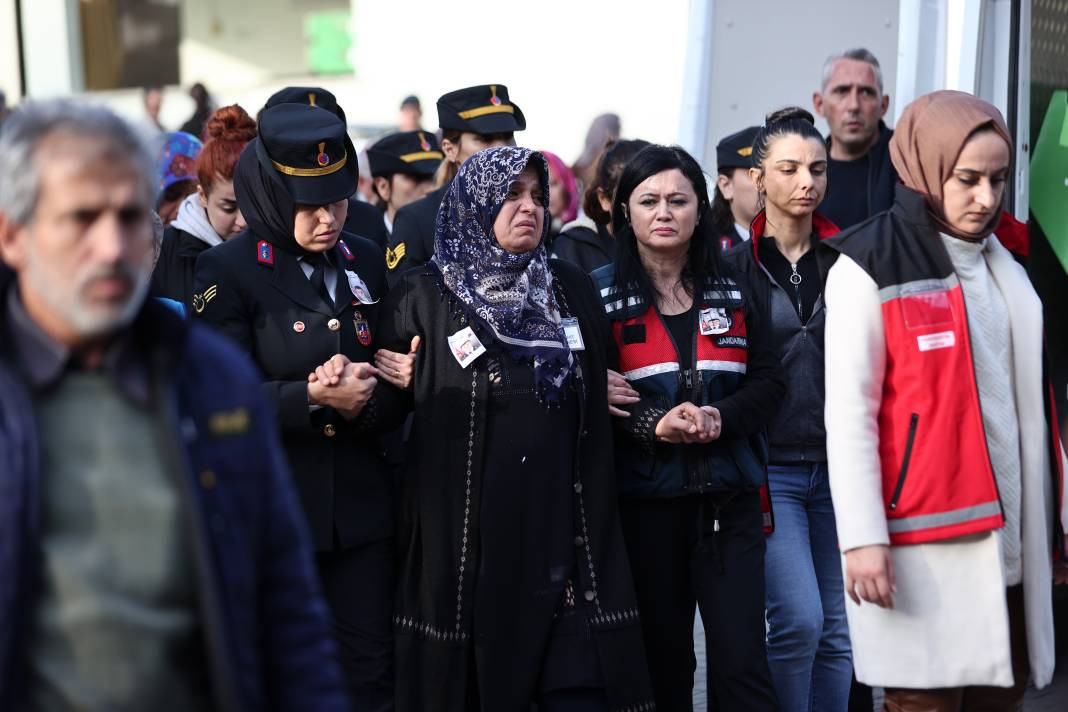 Şehit Jandarma Uzman Çavuş Yetişen son yolculuğuna uğurlandı - Resim: 1